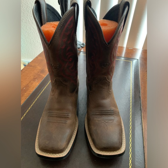 Ariat Girls Cowboy Boots 🤠 - Picture 2 of 6